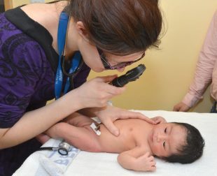 A baby having the newborn physical examination