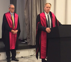 Professor Cliff Shearman, right, introduces Jonothan Earnshaw's Hunterian Lecture